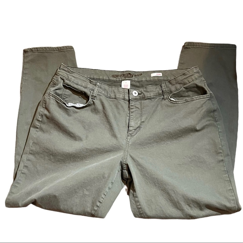 Arizona Jean Co distressed army green jegging - Size 17 - NWOT